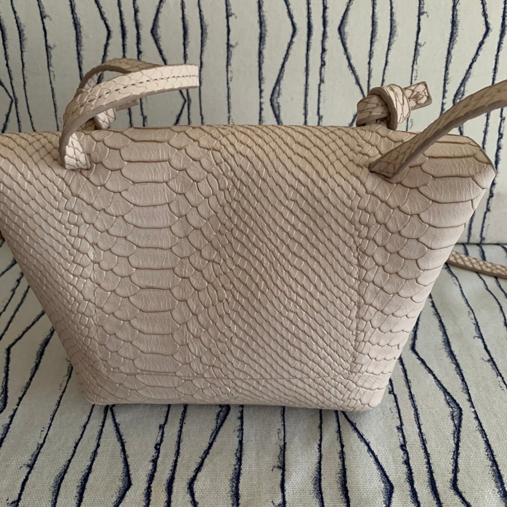 Vera New York Crossbody Bag In Blush - Picture 5 of 13